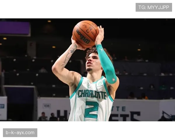 亨克球员状态回暖闪耀赛场，助球队力克强敌斩获关键胜利