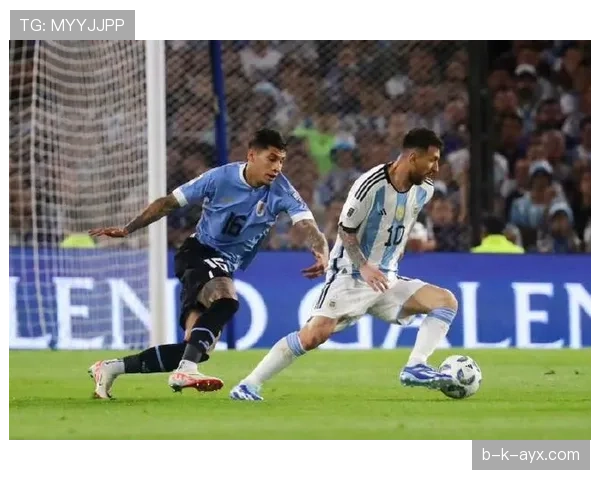 乌拉圭队高压逼抢奏效，斗志昂扬表现亮眼